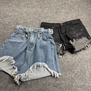 Signature 8 Women's Denim Shorts Lot Size Small‎ Frayed Hem Distressed Cutoff